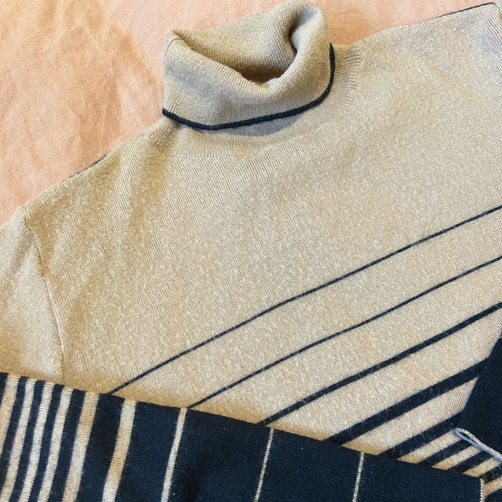 Beautiful Italian turtleneck sweater